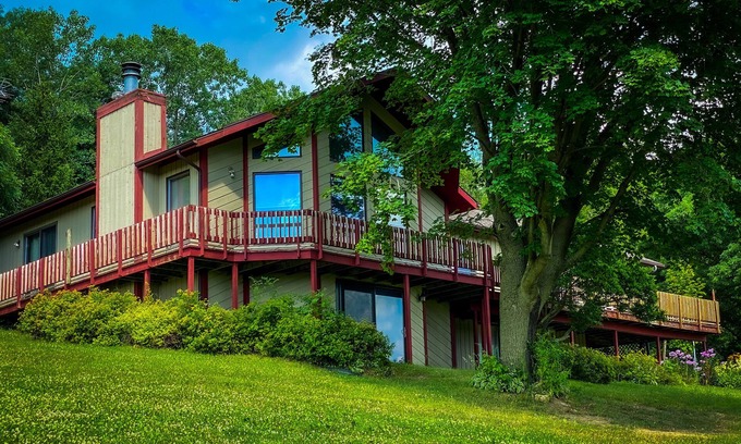 Elizabeth Casa | Just rehabbed, amazing views on 300 acre ranch, animals, trails, hottub, pond