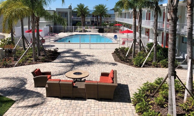 June Park Casa | Just What You're Looking For! 3 Serene Units, Free Breakfast & Parking, Pool