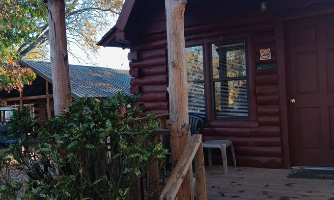 Weatherford Cabina | Just What You Were Looking For! Full Kitchen, Outdoor Pool, Free Parking