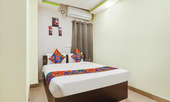 Kukatpalli Hotel | K S R Luxury Rooms