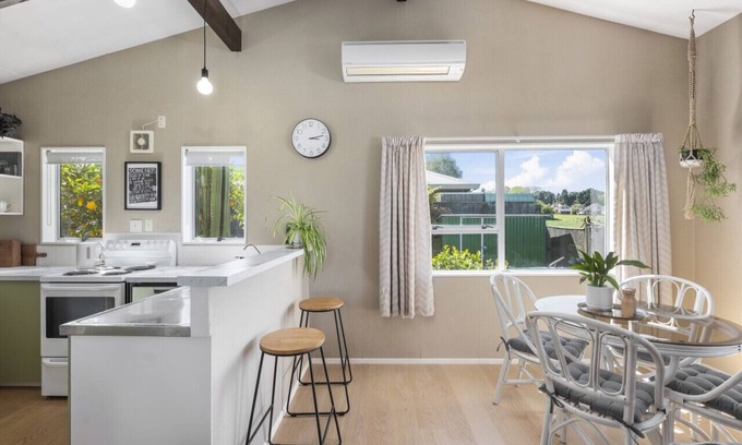 Nukuhau Casa | Kaihua Cabin| Stylish Taupō Hideaway w/ Mt Views & Modern Comforts