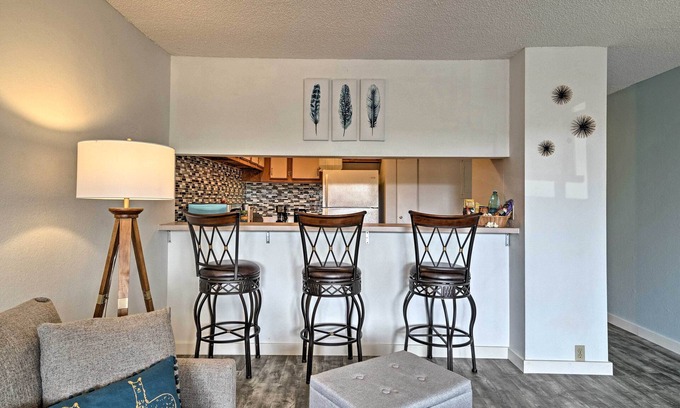 Historic Kailua Village Apartamento | Kailua-kona Condo w/ Lanai, Walk to Beach + Pier!