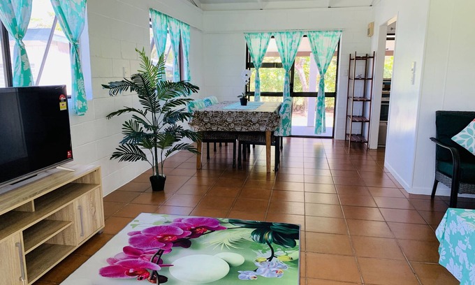 Tapere of Titikaveka Casa | Kainga Nina - Cool, breezy and relaxing home away from home.