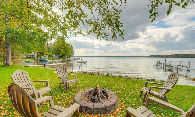 Kalkaska Cabina | Kalkaska Retreat: Private Hot Tub, Dock, Fireplace
