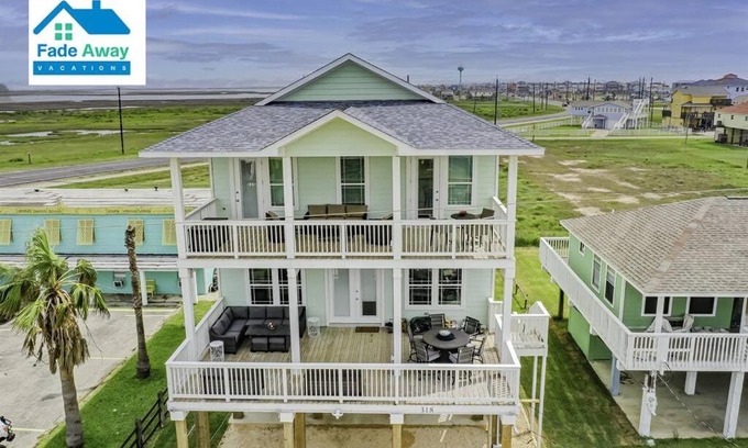 Surfside Beach Casa | Kalm by the Beach - Ocean View - Sleeps 14