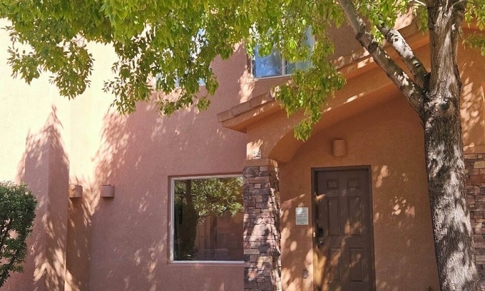 Kanab Casa | Kanab Vacation Rental Condo, Pool, Hot Tub, Gym, 3BR 2BA Close to Zion NP!