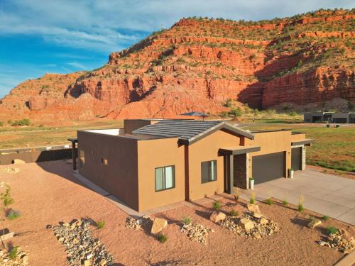 Kanab Casa | Kanab Villa Oasis New luxury home in upscale neighborhood with rooftop deck