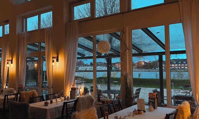 Osterronfeld Hotel | Kanal-Haus Das Gästehaus direkt am NOK