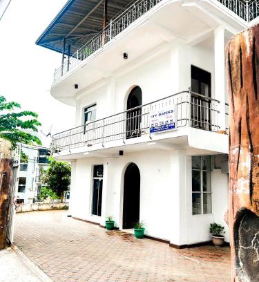 Kandy Hotel | Kandy IVY Banks Lake View Resort