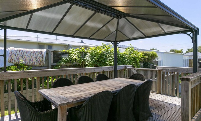 Taupo Casa | Karamu Retreat - great base for group or family, quiet area, two storey, sunny with outdoor deck.
