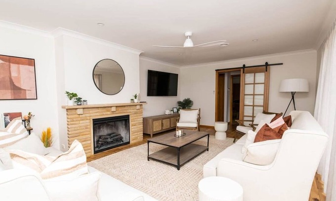 Calare Casa | Karimi House - Spacious, Sleeps 8, EV Charger