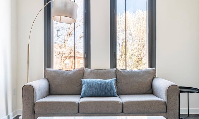 Del Ray Apartamento | Kasa Welcoming 1 BD Amenity Access Alexandria