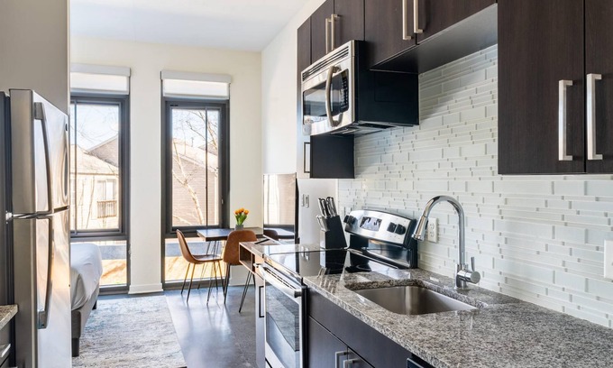Del Ray Apartamento | Kasa Welcoming Studio Work Friendly Alexandria