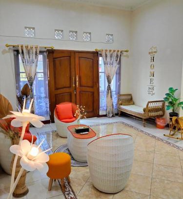 Madiun Casa | Kaswari 3BR Home - entire home