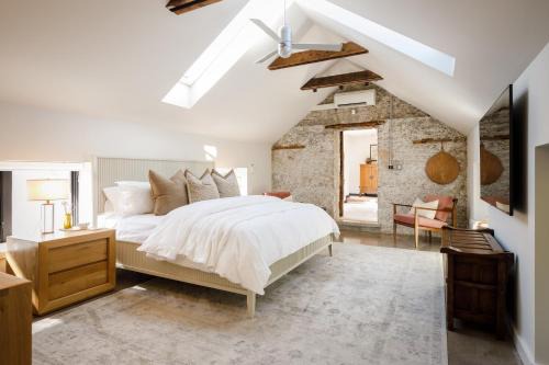 Elora Hotel | Kat Florence Hotels