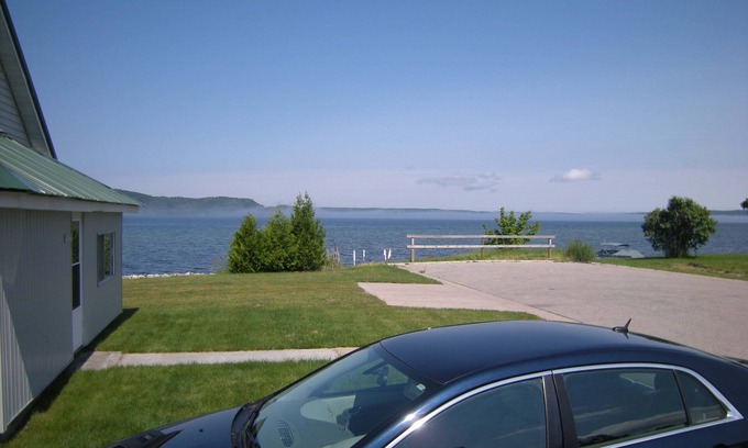 Munising Casa | Kayakers Cove domina la bicicleta Munising Bay a la ciudad