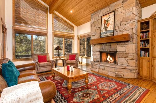 Deer Valley Casa | KBM Resorts Deer Valley free winter shuttle to Snow Park pick up at home Sleeps 12 Hot Tub PGE-2413