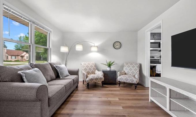 De Pere Casa | Keep it simple at this peaceful and ceCentrally Located in the heart of E Depere