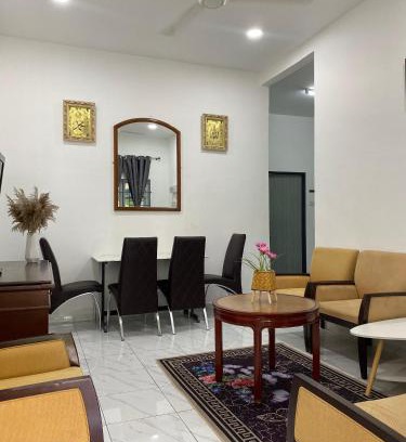 Ayer Molek Casa | Kencana L&K Homestay