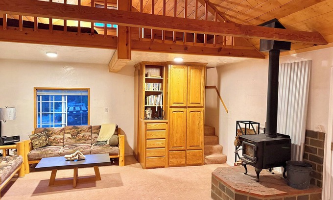 Inyokern Cabina | Kennedy Bluebird: off-grid cabin near SF Kern River