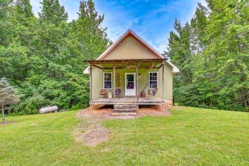 Hadley Apartamento | Kentucky Cabin Retreat with Covered Porch and Views