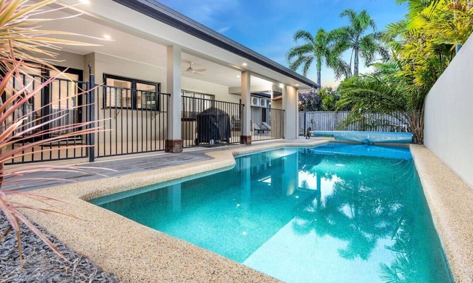 Kewarra Beach Casa | Kewarra Beach King Bed 4BR House; Pool, BBQ, Dog Friendly