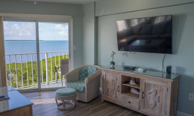 Tavernier Condominio | Key Largo 1BR Condo w/ Ocean View & Balcony