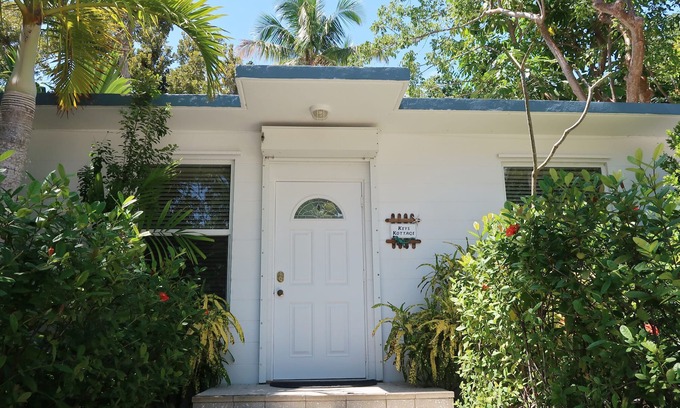 Islamorada Villa | Keys Kottage; Remodelada Villa en hamaca nativo en la bahía de Florida