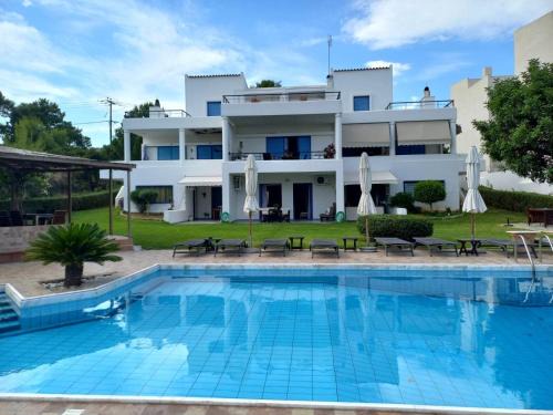 Bralos Casa | Kinetious Nisous Stylish Apt, Pool, near the Beach