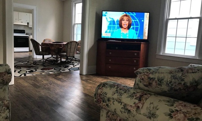 South Charleston Casa | Casa-Familiar-Baño Privado-Vista a la Calle