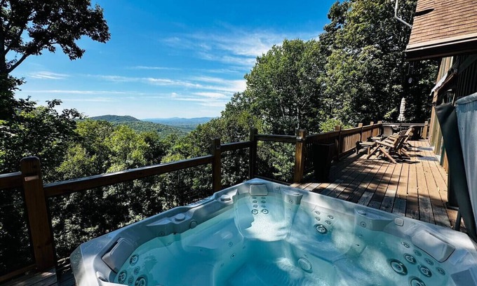 Tate Cabina | King Bed, Arcade, Hot Tub, Amazing Views