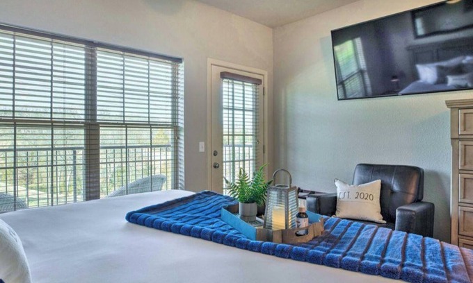 Branson West Condominio | KING BED-Cozy Condo For Two on Ledgestone Golf Course-1 Mile From SDC-Free WIFI