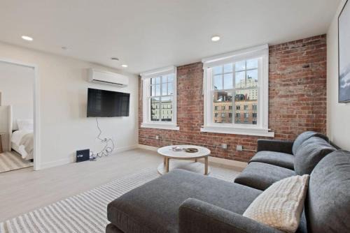 Riverside Apartamento | King Bed J and K on Main Luxury Apartment 402