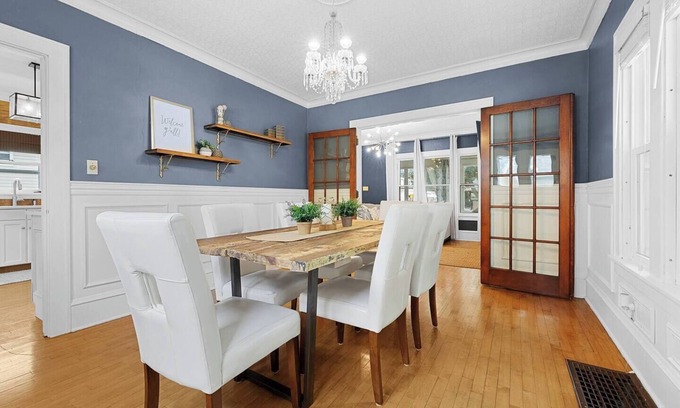 Appleton Casa | King Bed, Quiet Area, Central Location