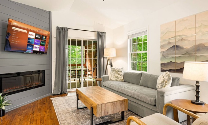 Asheville Casa | King Beds | FirePlace | HotTub | EVCharger | Grill