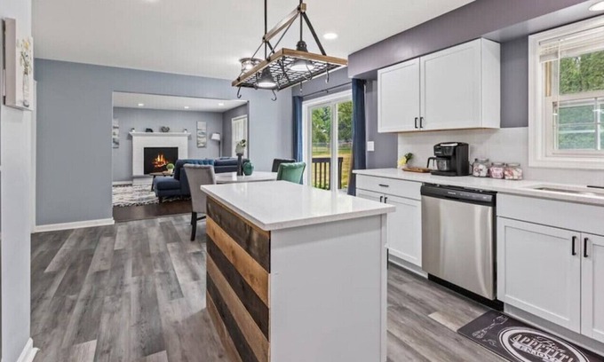 Antioch Casa | King beds, Free Wi-Fi, Gas Grill Cozy Antioch home