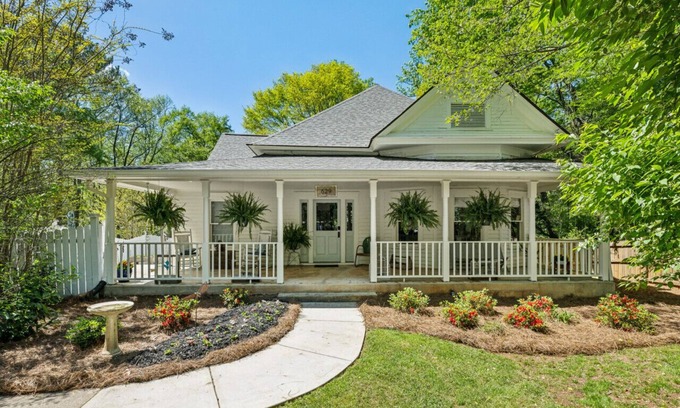 College Heights Casa | King Beds|Pets Welcome|Historic Queen Anne Cottage