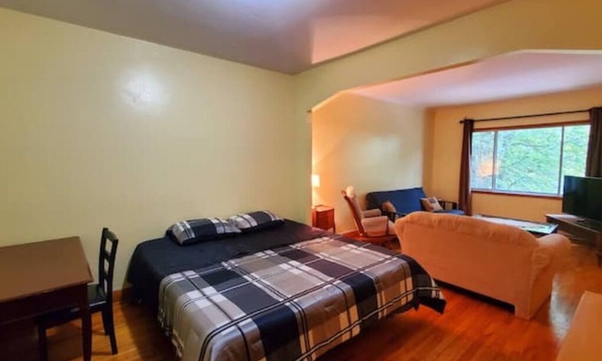 Roussillon Regional County Municipality Apartamento | King & Queen Beds, 2 Bedrooms Apartment with Parking, River View
