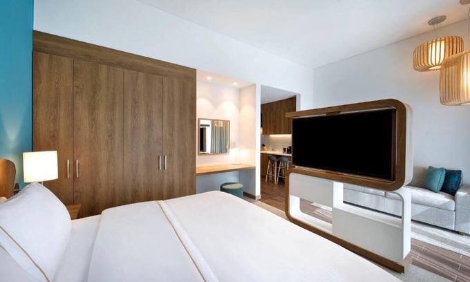 Garhoud Apartamento | King Studio Near DXB Airport By Luxury Bookings