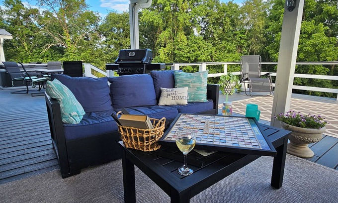Crossville - Harriman Apartamento | King Suite: 3 Bedrooms, 2 Baths, Jacuzzi, on a Nigerian Dwarf Goat Petting Farm!