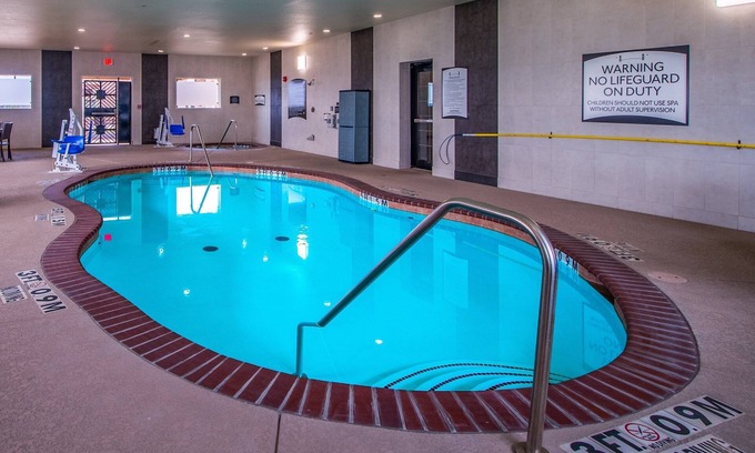 Longview Condominio | Suite King. Desayuno gratis. Piscina cubierta y bañera de hidromasaje. A 15 minutos del centro de convenciones Maude Cobb.
