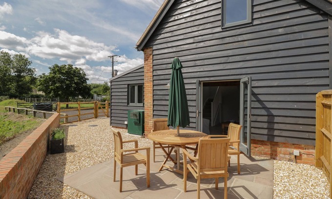 South Leigh Cabaña | Kingfisher, 2 The Old Stables