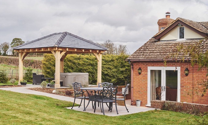 Pudleston Cabaña | Kingfisher Cottage - Luxury Cottages