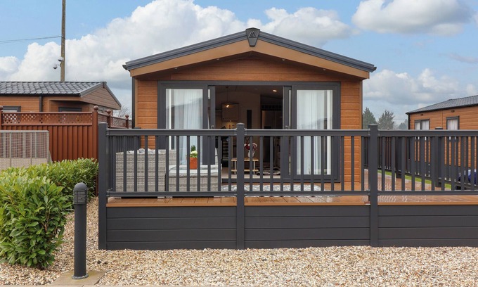 Evesham Cabaña | KINGFISHER LODGE 36, with a garden in Evesham