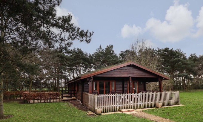 Lincoln Cabaña | KINGFISHER LODGE, pet friendly, with a garden in Bardney