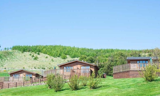 Cupar Casa | Kingfisher Lodge with Hot Tub near Cupar Fife