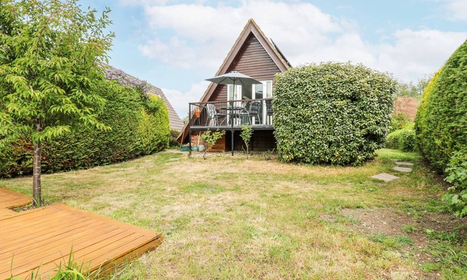 Thistley Green Cabaña | KINGFISHER, pet friendly, character holiday cottage in Isleham