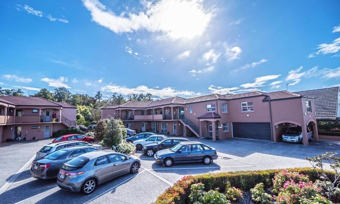 Riccarton Hotel | Kings Of Riccarton Motel- Close to Railway Station and Airport with Shuttle service