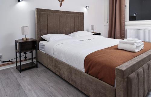 Norbiton Apartamento | Kingston Duplex Sleeps 8 Balcony Parking & Wi-Fi