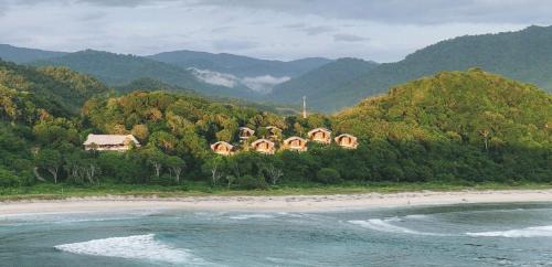 Sekongkang Cabina | Kini Resort - Oceanfront Bamboo Eco Lodges